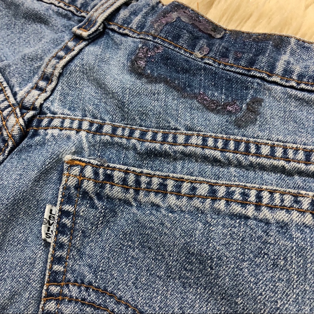 Vintage distressed Levi’s shorts - Picture 4 of 5